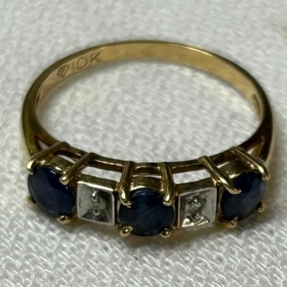 10 k yellow gold sapphire and diamond ring 1.8 grams, sz. 6.75-7 - Picture 3 of 4